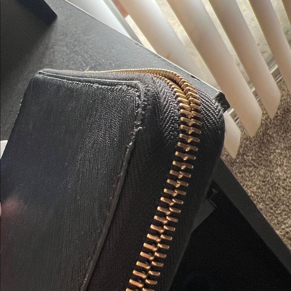 Michael Kors Selma Leather Satchel Bag with Wallet- Black. - Picture 16 of 17